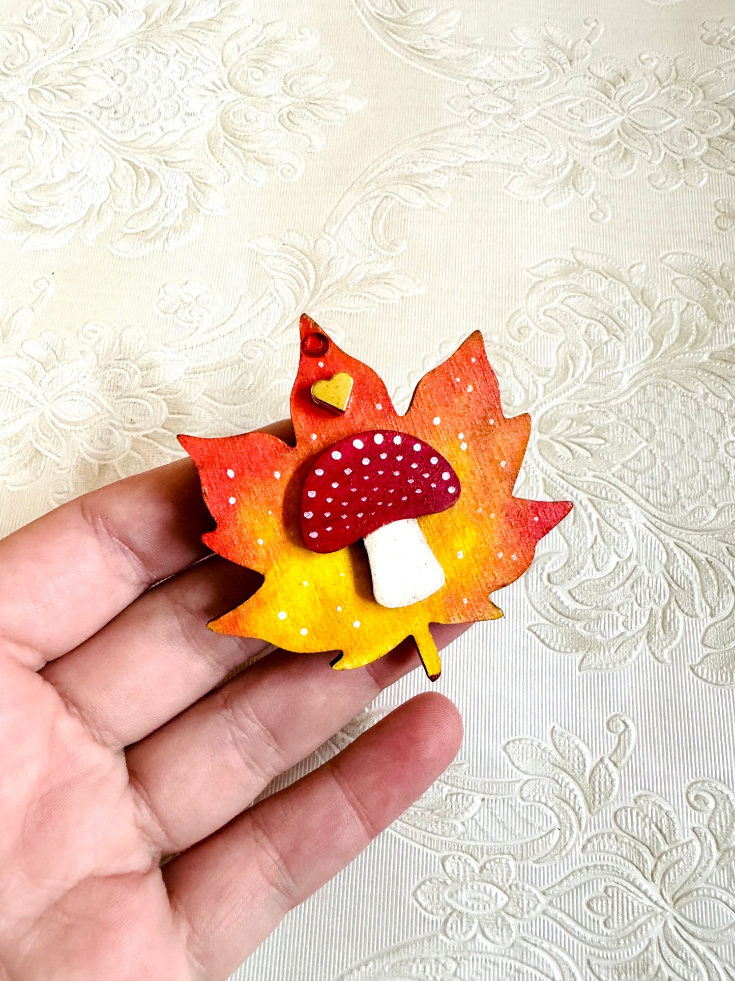 Hand-painted autumn leaf MAGNET / Kézzel festett őszi levél mágnes