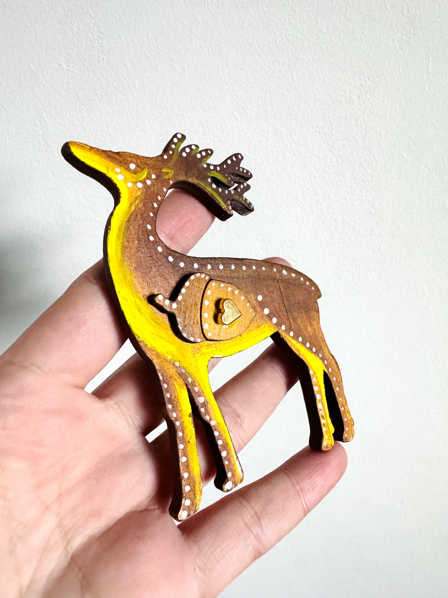 Hand-painted autumn deer magnet / Kézzel festett őszi szarvas mágnes