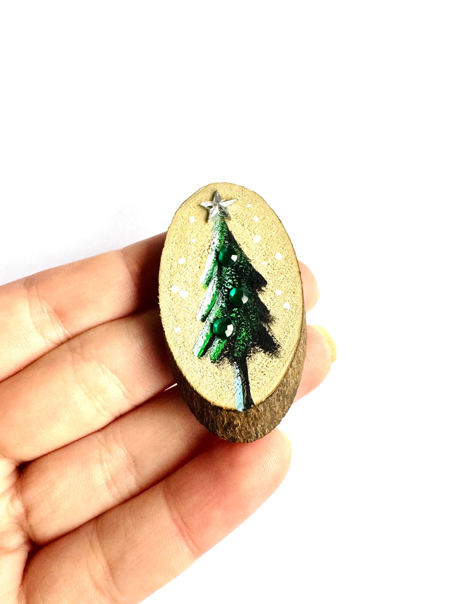 Hand-painted small Christmas tree MAGNET / Kézzel festett kicsi karácsonyfa fakorong MÁGNES