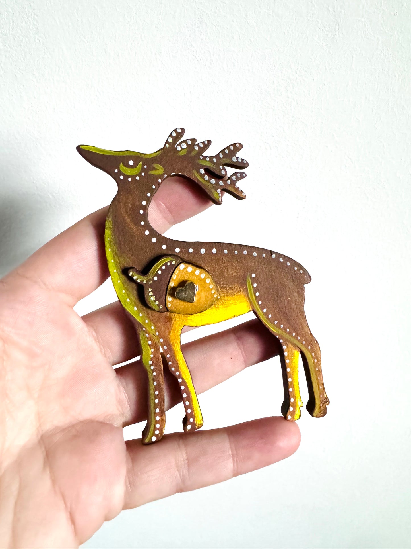 Hand-painted autumn deer magnet / Kézzel festett őszi szarvas mágnes