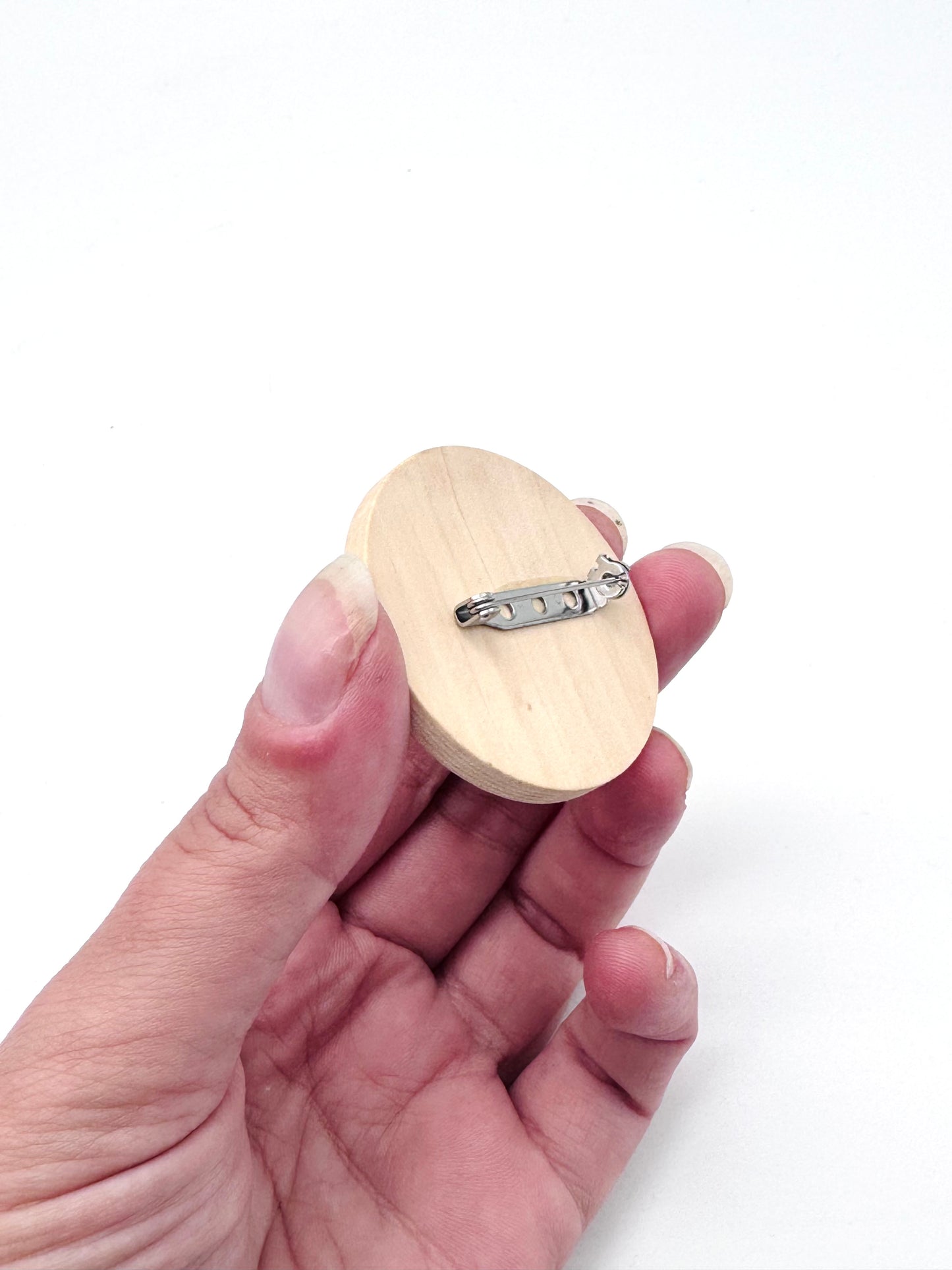 Round wooden brooch / Kerek fa bross