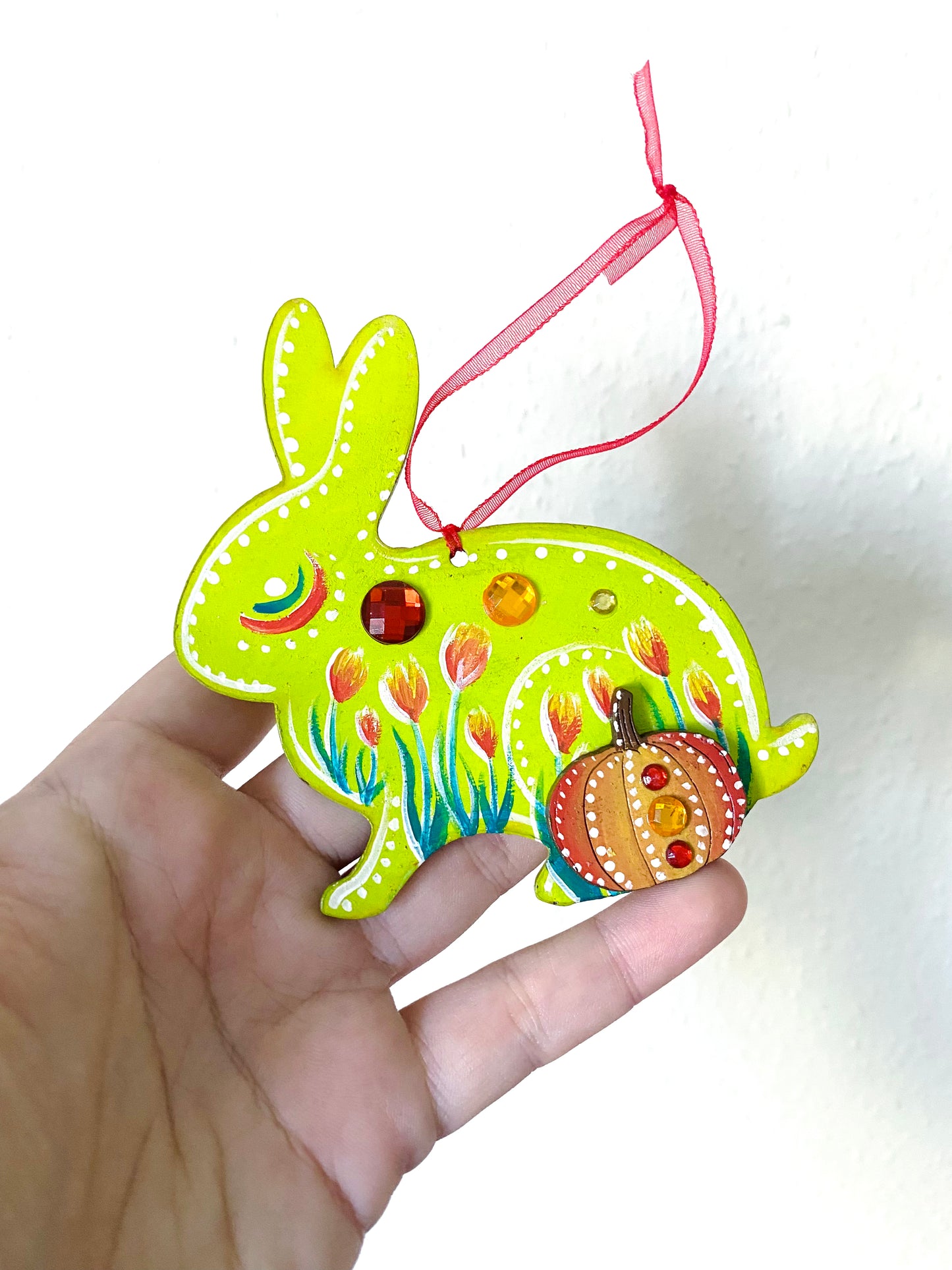 Hand-painted rabbit ornament / Kézzel festett nyuszi dísz