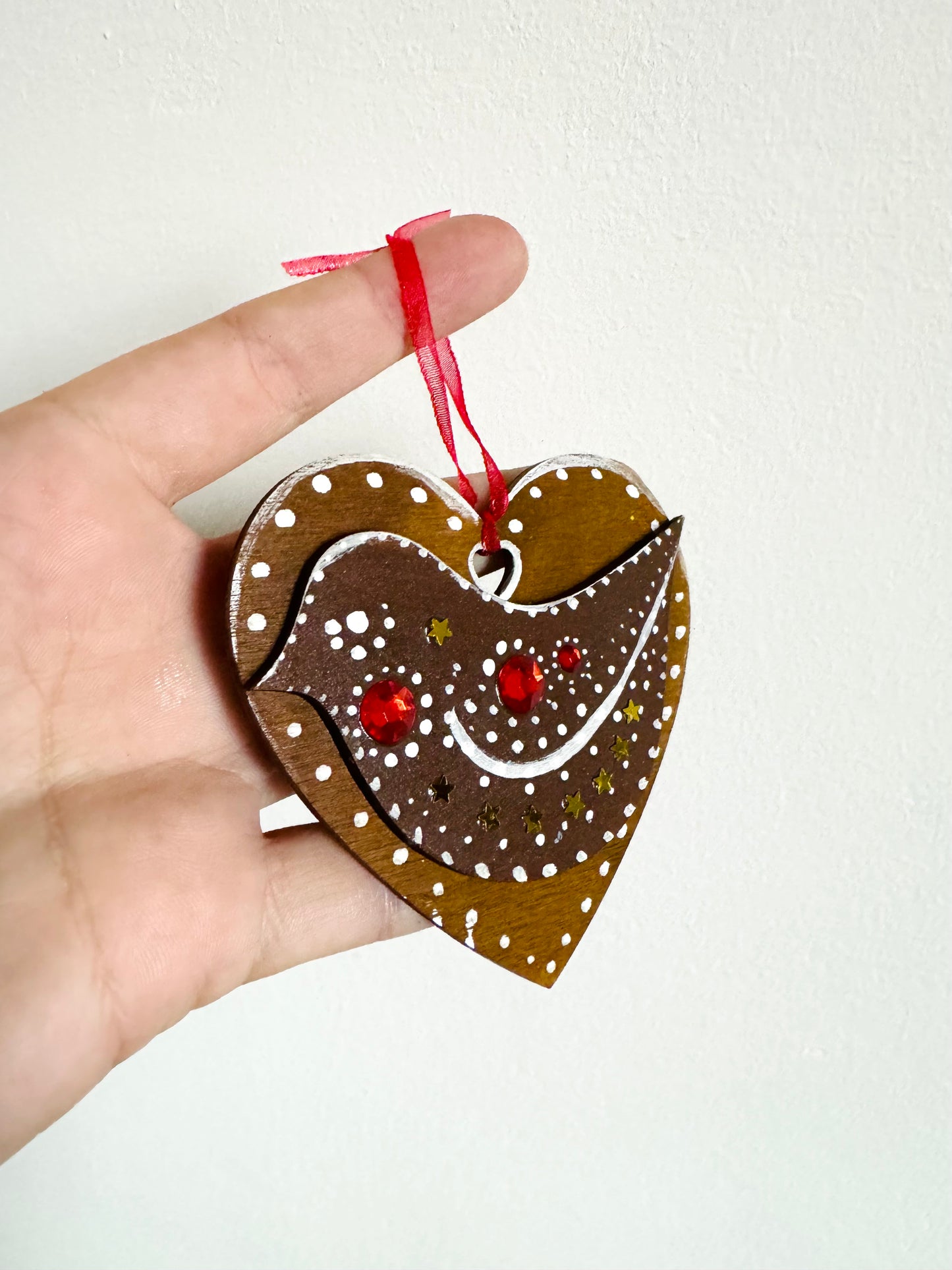 Hand-painted Christmas “gingerbread” heart ornament / Kézzel festett karácsonyi “mézeskalács” szívecske dísz