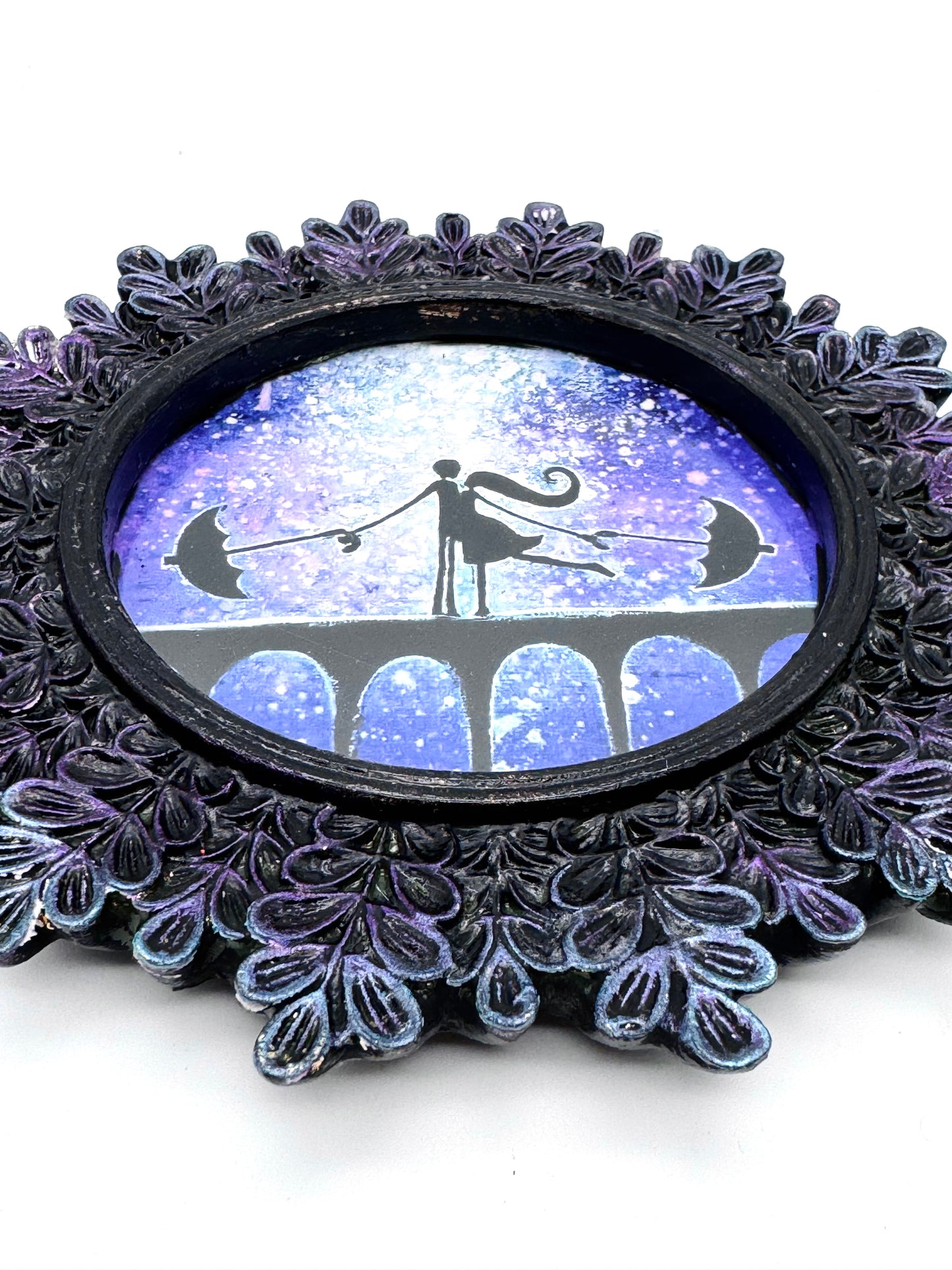 Mini round framed art print in an ornate frame / Mini kerek keretezett művészi nyomat díszes keretben
