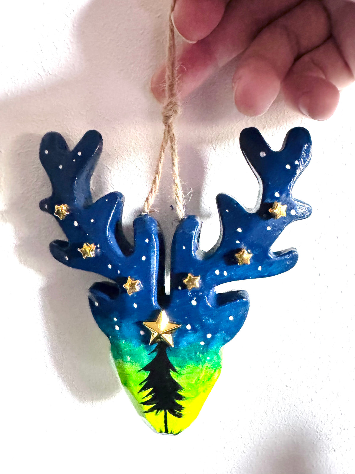 Hand-painted deer head Christmas ornament (painted on both sides) / Kézzel festett karácsonyi szarvasfej dísz (2 oldalon festett)