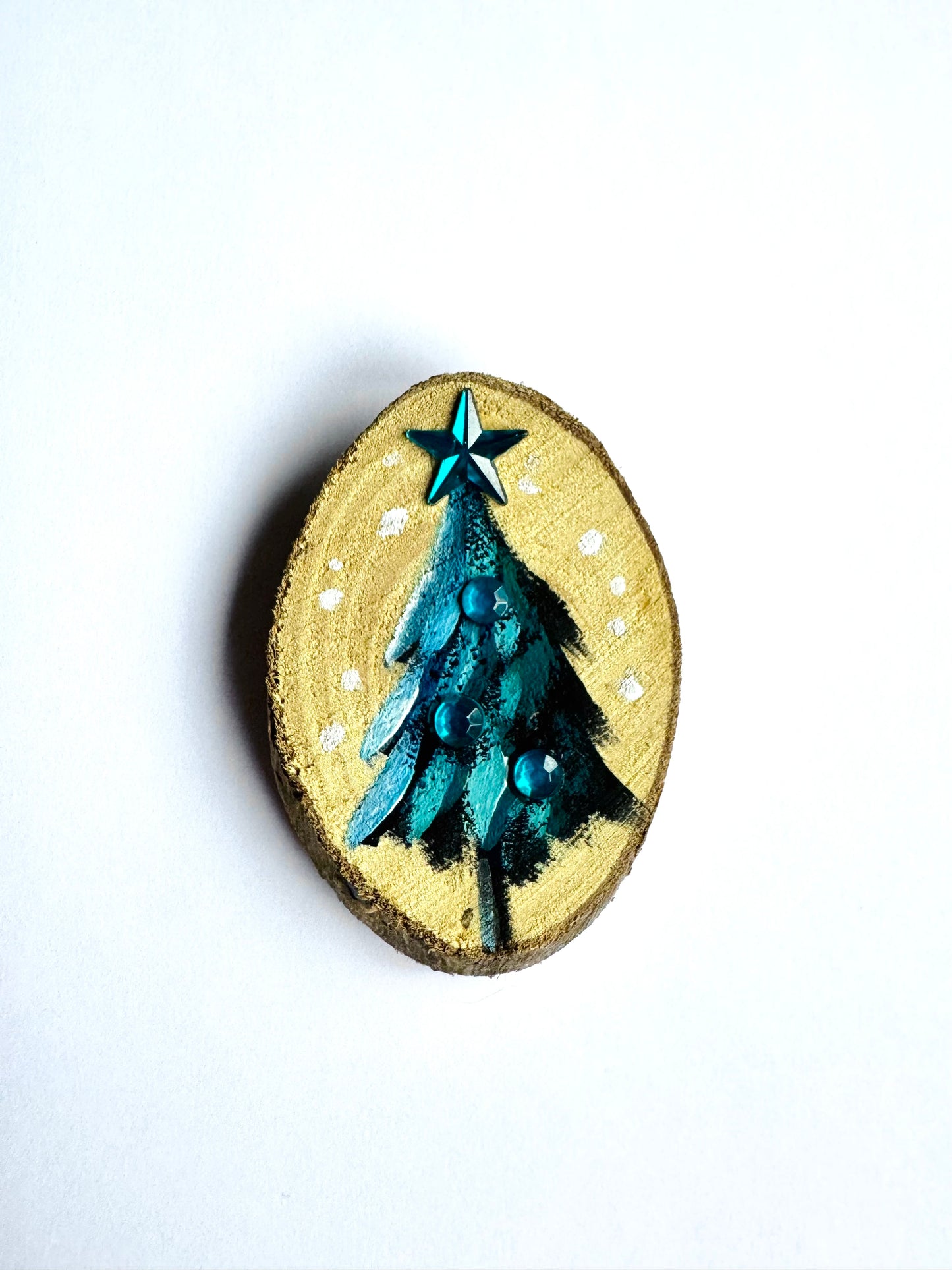 Hand-painted small Christmas tree MAGNET / Kézzel festett kicsi karácsonyfa fakorong MÁGNES