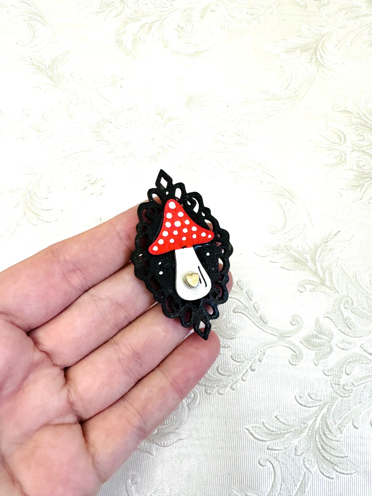 Hand-painted small ornate mushroom MAGNET / Kézzel festett kicsi díszes keretes gomba MÁGNES