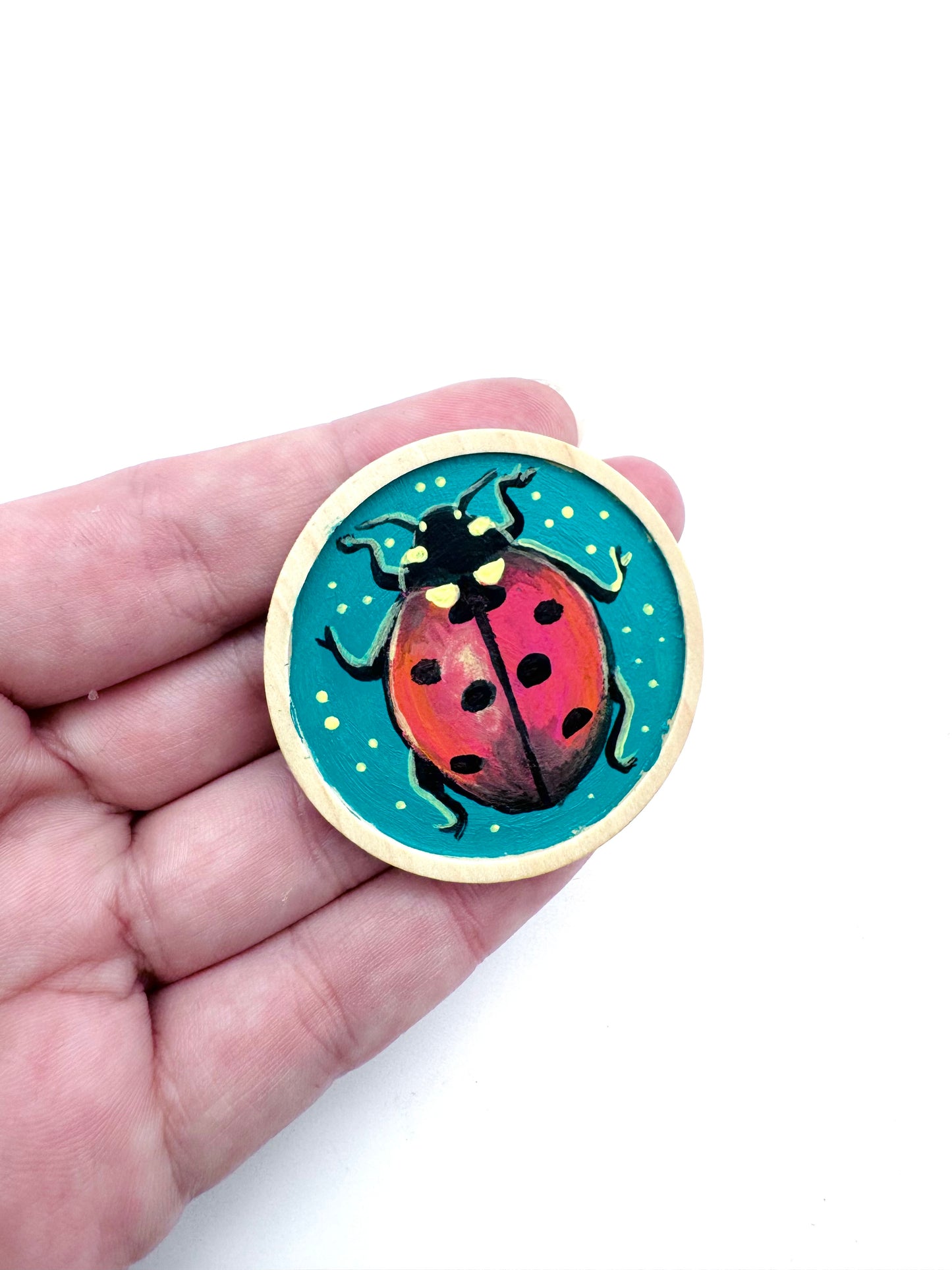 Round wooden brooch / Kerek fa bross
