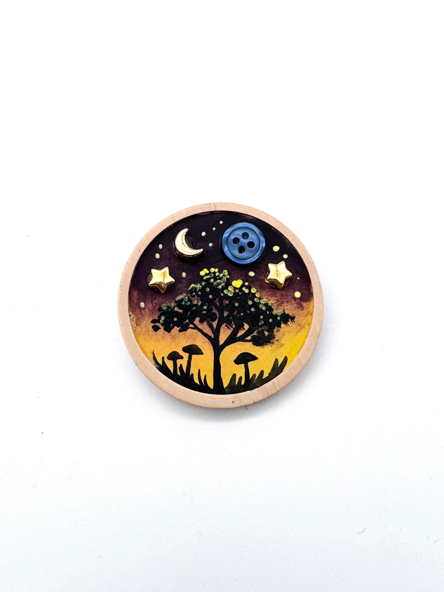 Round wooden brooch / Kerek fa bross