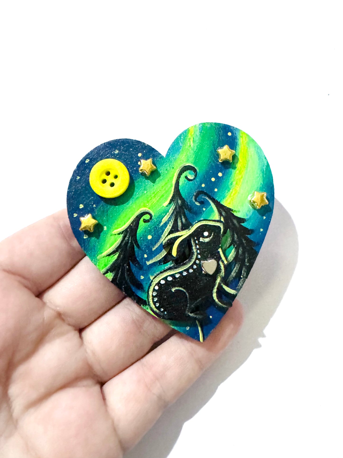 Hand-painted (bigger) wood & button heart MAGNET / Kézzel festett nagyobb fa & gomb szív MÁGNES