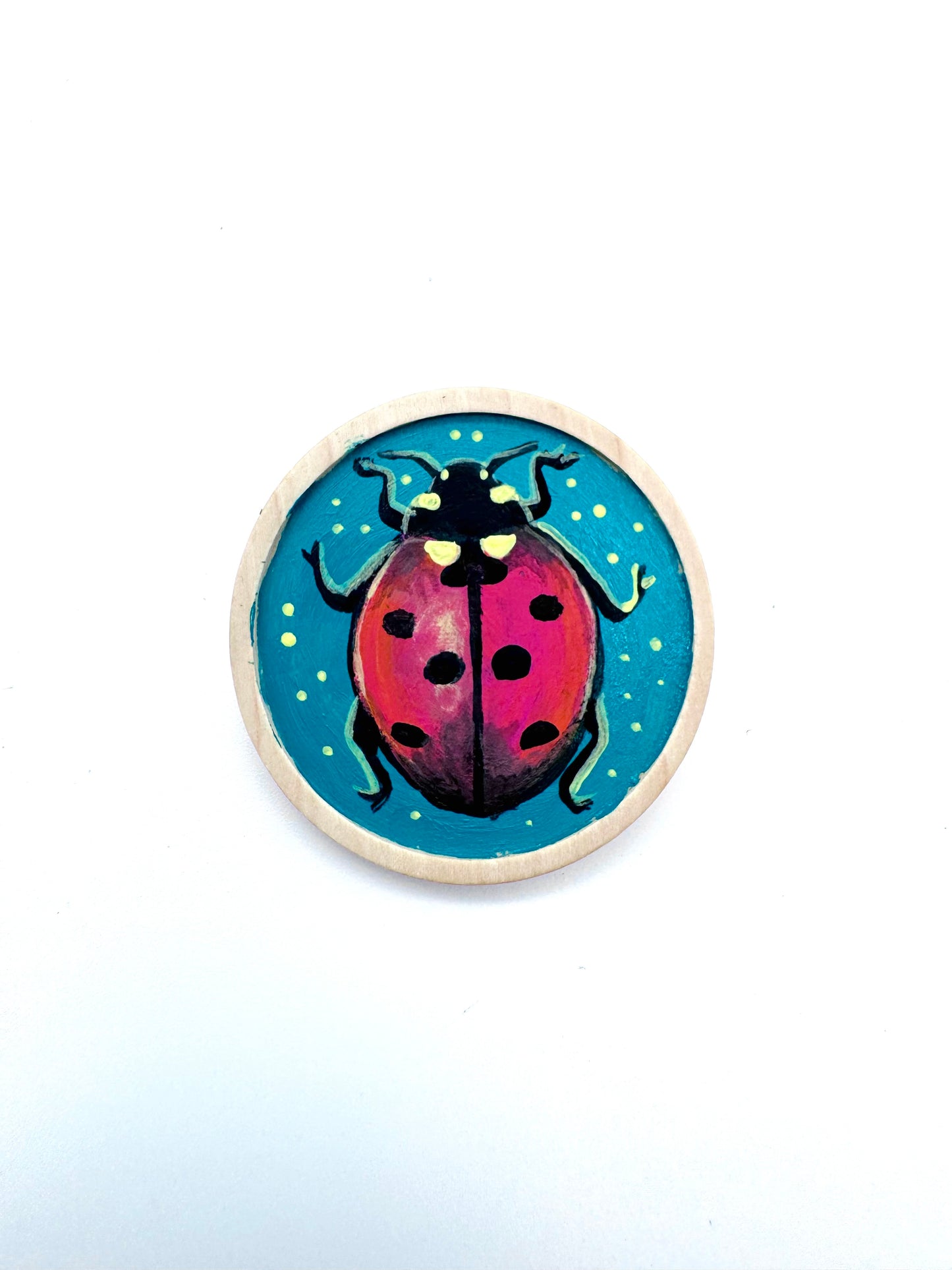 Round wooden brooch / Kerek fa bross