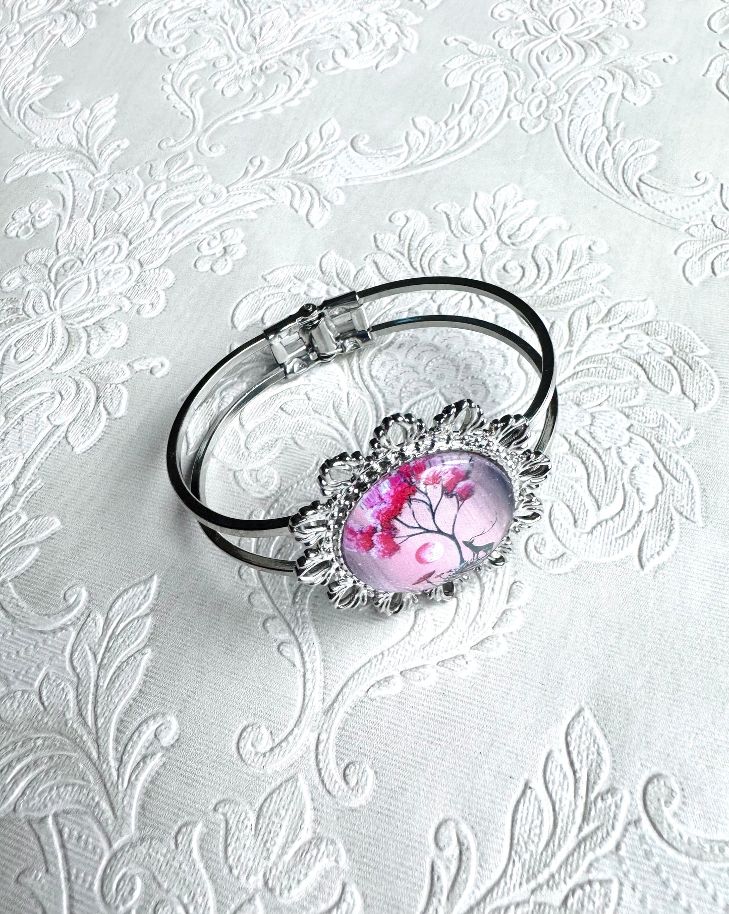 Round “flower” bracelet / Kerek “virágos” karkötő egyedi grafikával