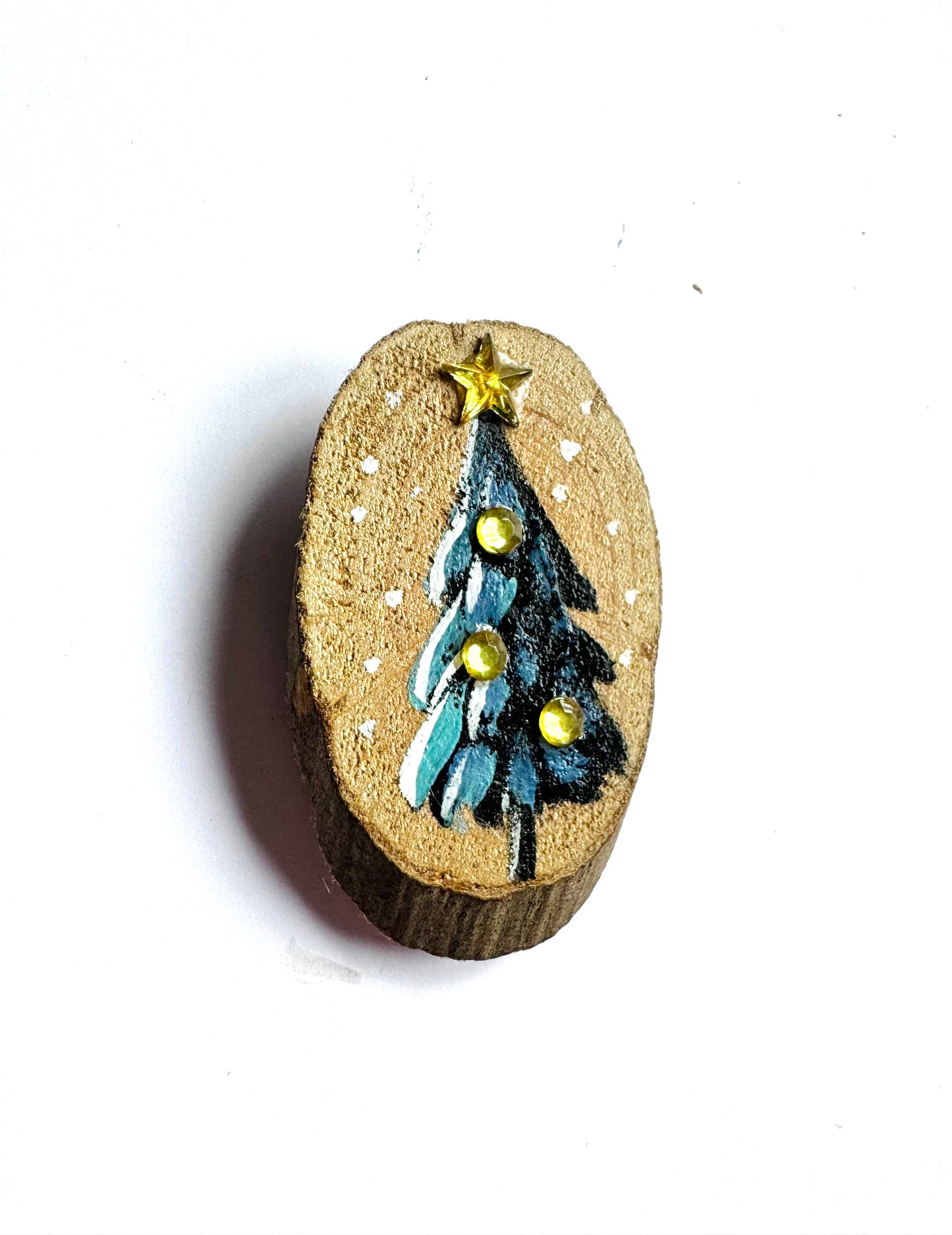 Hand-painted small Christmas tree MAGNET / Kézzel festett kicsi karácsonyfa fakorong MÁGNES