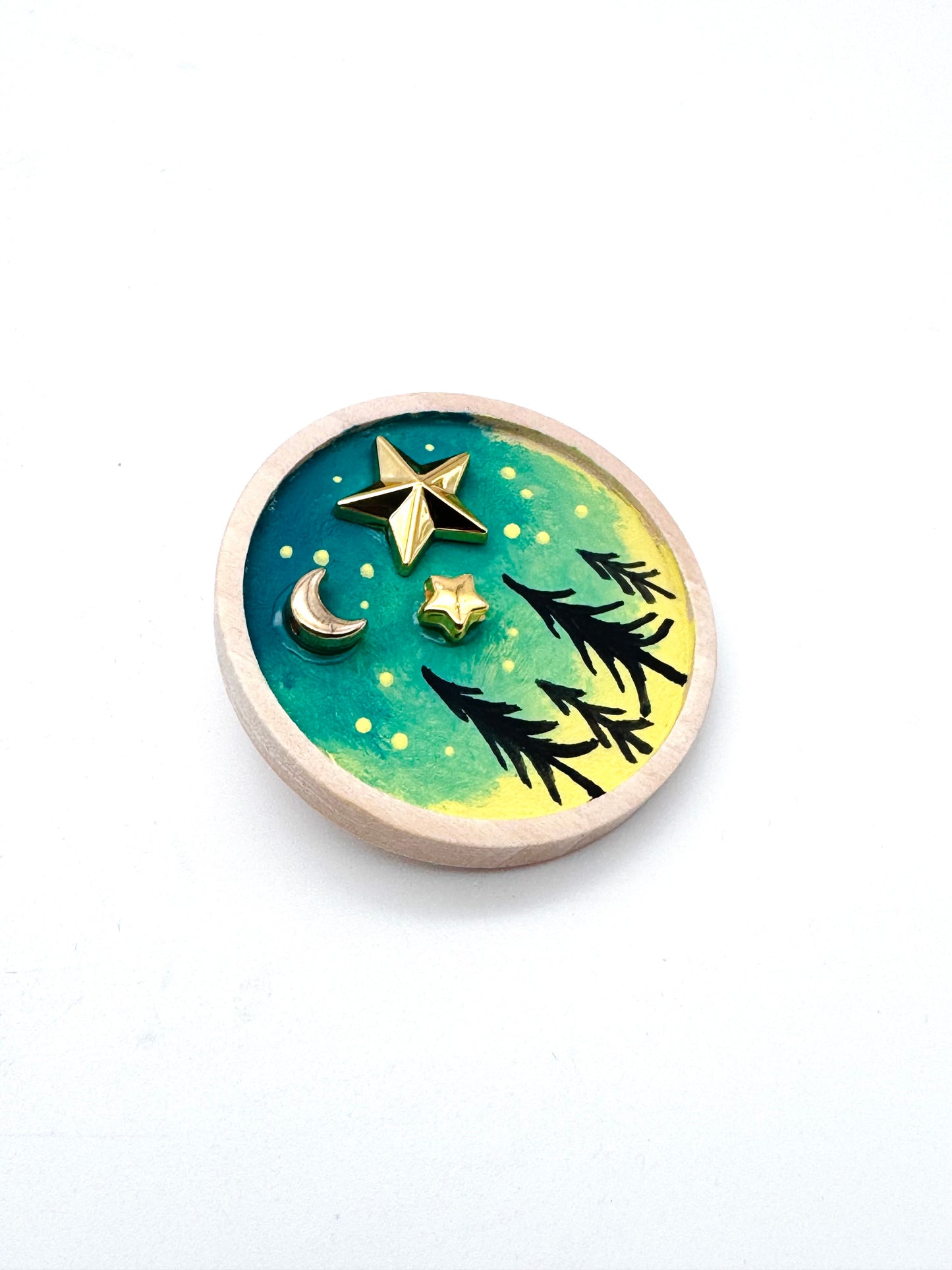 Round wooden brooch / Kerek fa bross