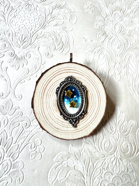 Hand-painted mini wood slice 2 in 1 BROOCH and PENDANT / Kézzel festett mini fakorong BROSS és MEDÁL