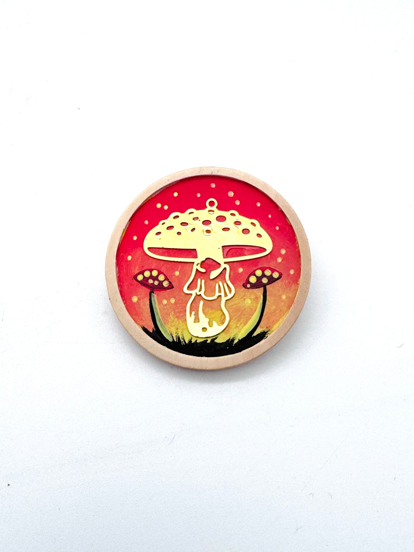 Round wooden brooch / Kerek fa bross