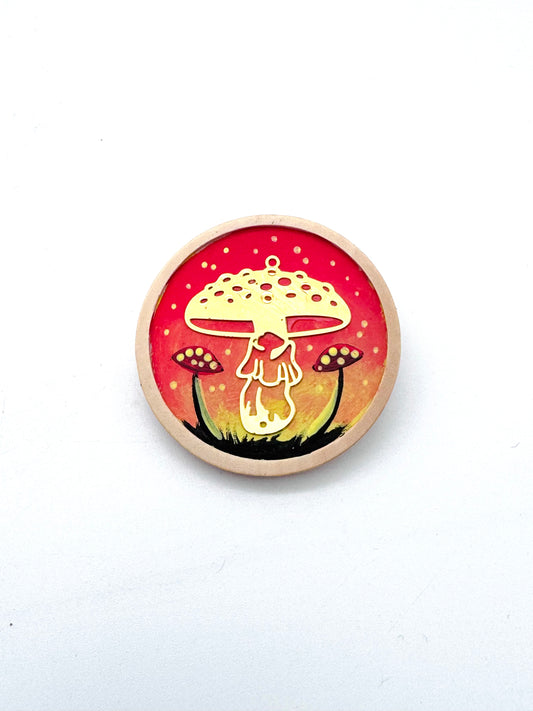 Round wooden brooch / Kerek fa bross