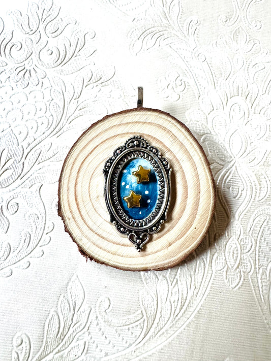 Hand-painted mini wood slice 2 in 1 BROOCH and PENDANT / Kézzel festett mini fakorong BROSS és MEDÁL
