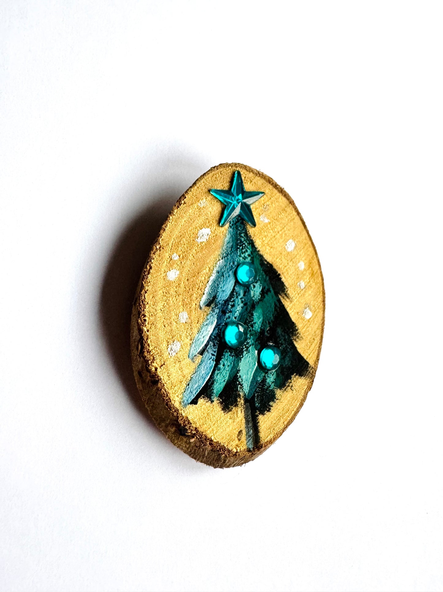 Hand-painted small Christmas tree MAGNET / Kézzel festett kicsi karácsonyfa fakorong MÁGNES