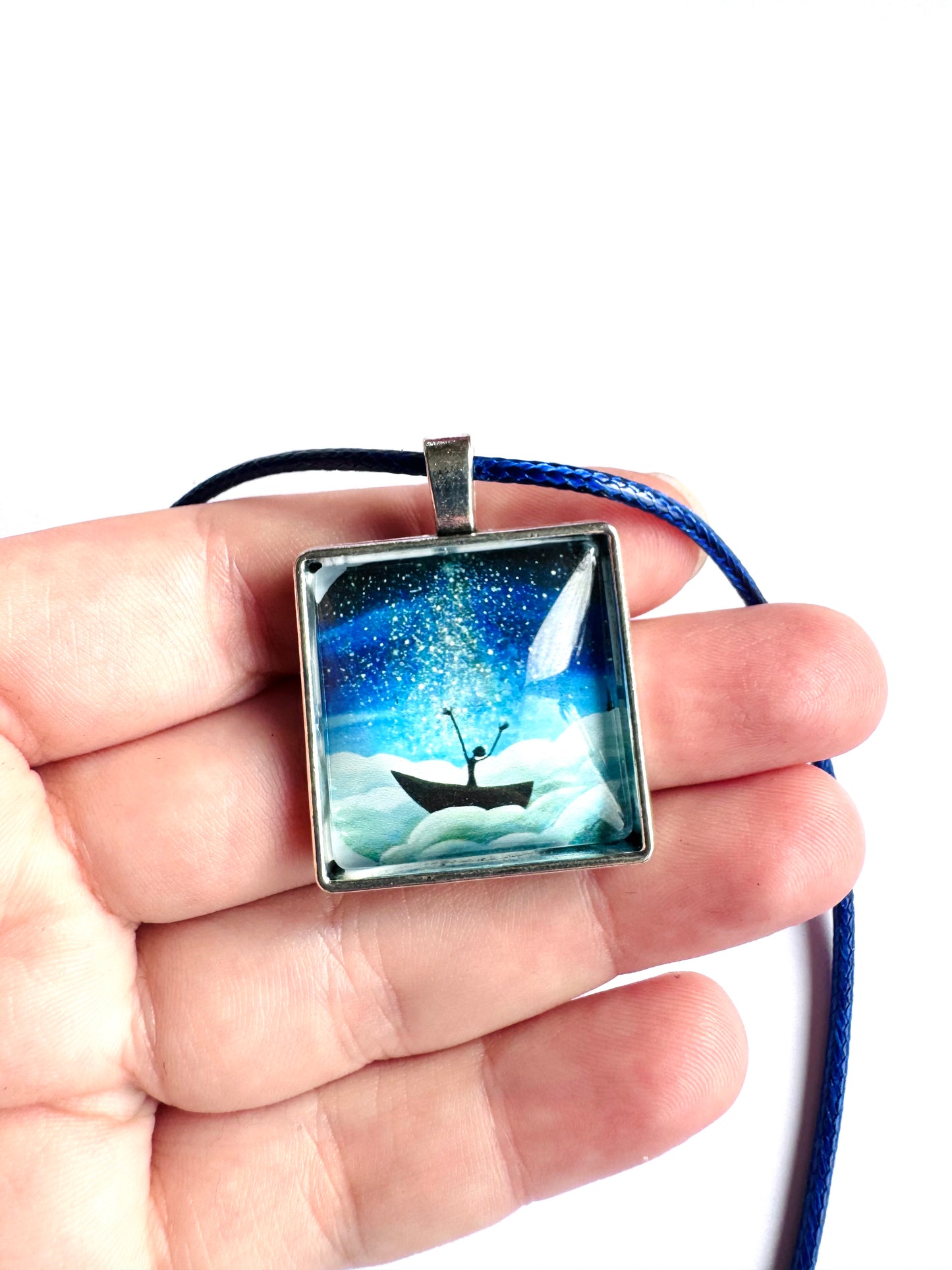 Square pendant / Négyzetes medál egyedi grafikával