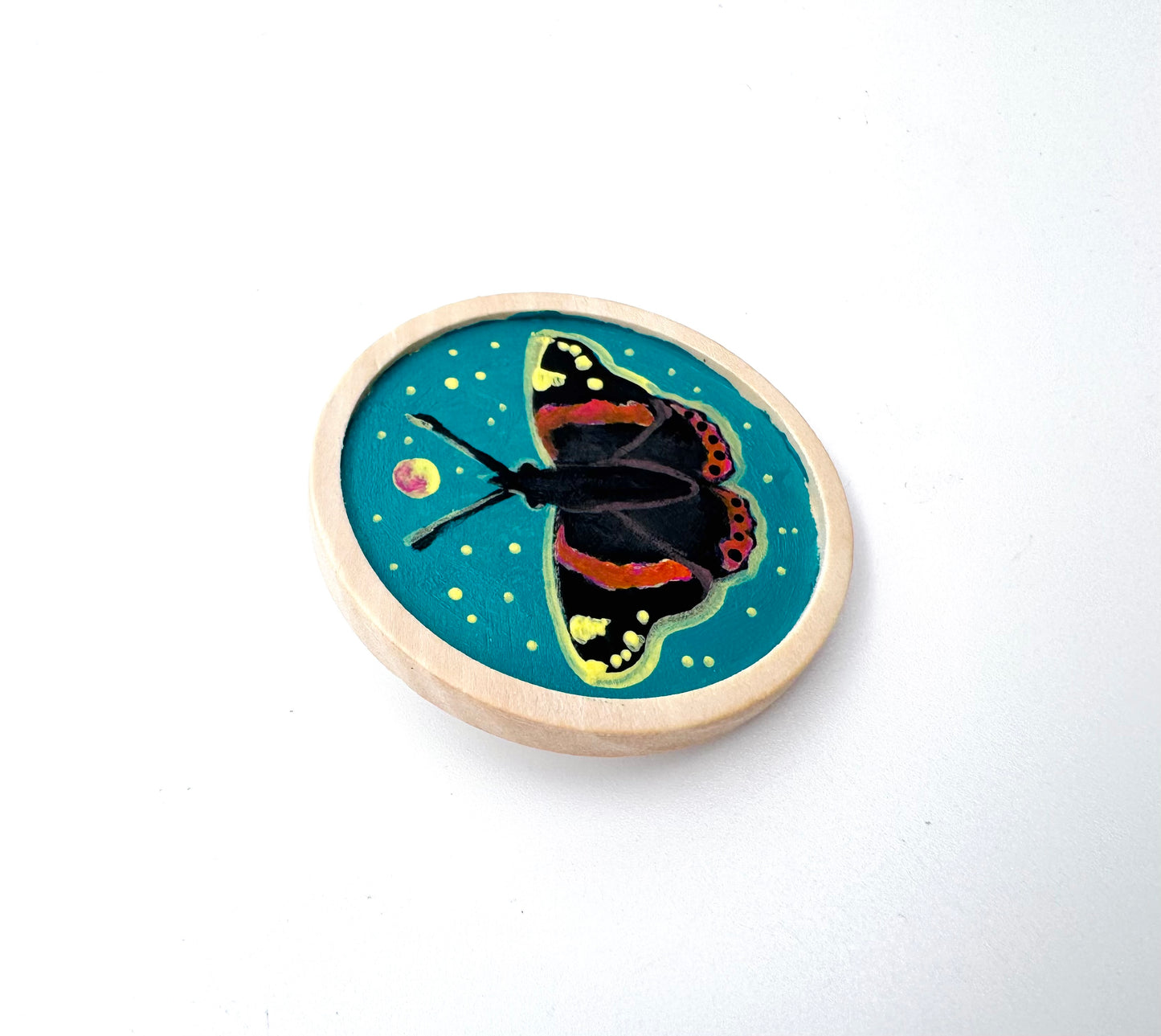 Round wooden brooch / Kerek fa bross