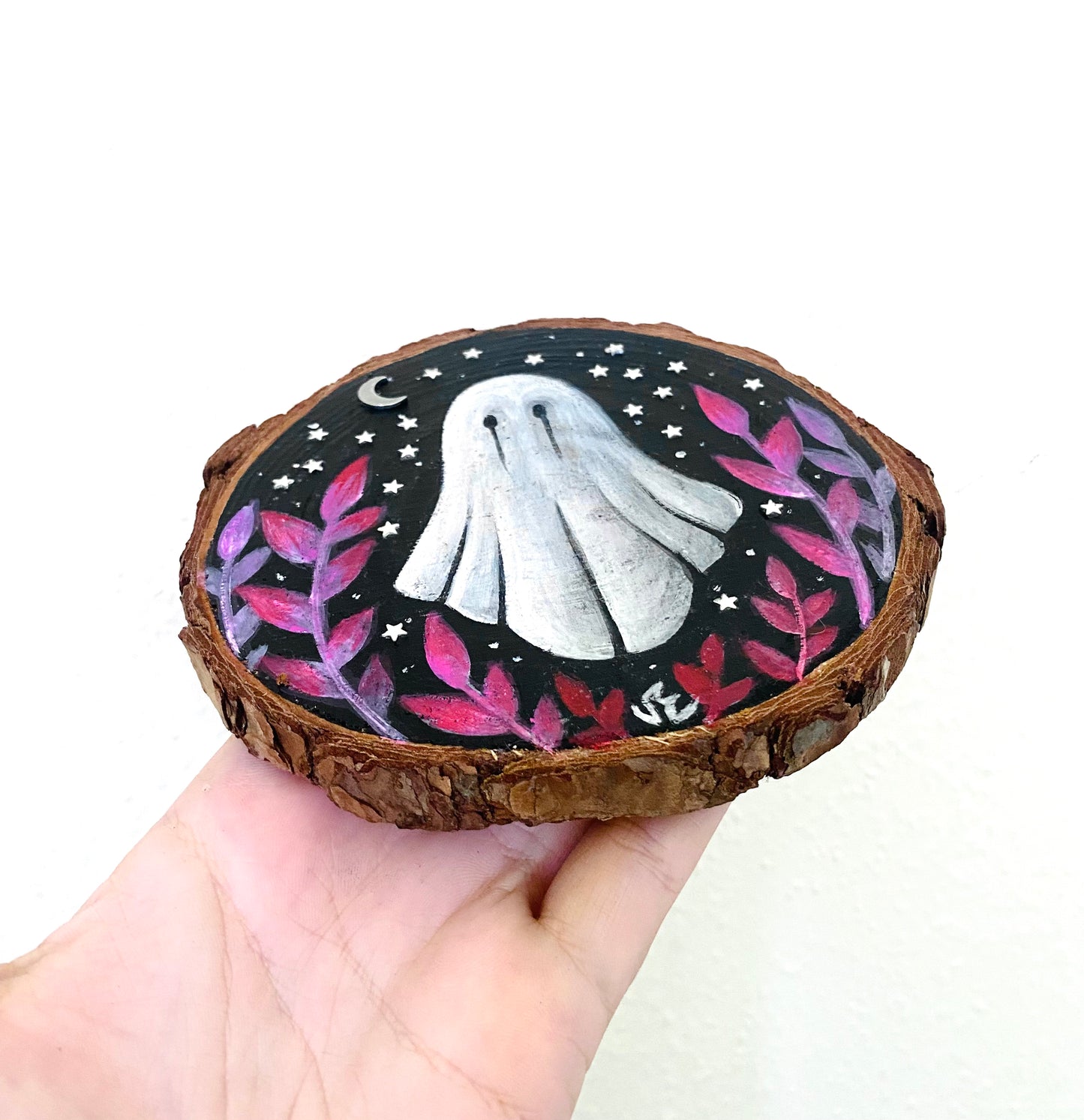 Hand-painted ghostie wood slice / Kézzel festett szellemes fakorong