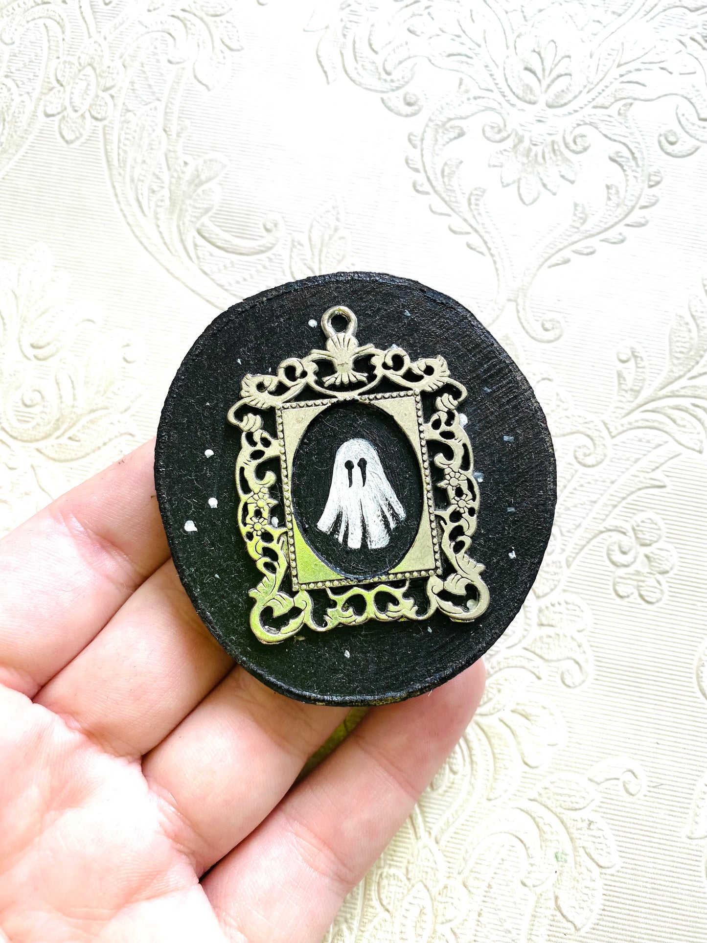 Hand-painted ghostie magnet / Kézzel festett szellem mágnes