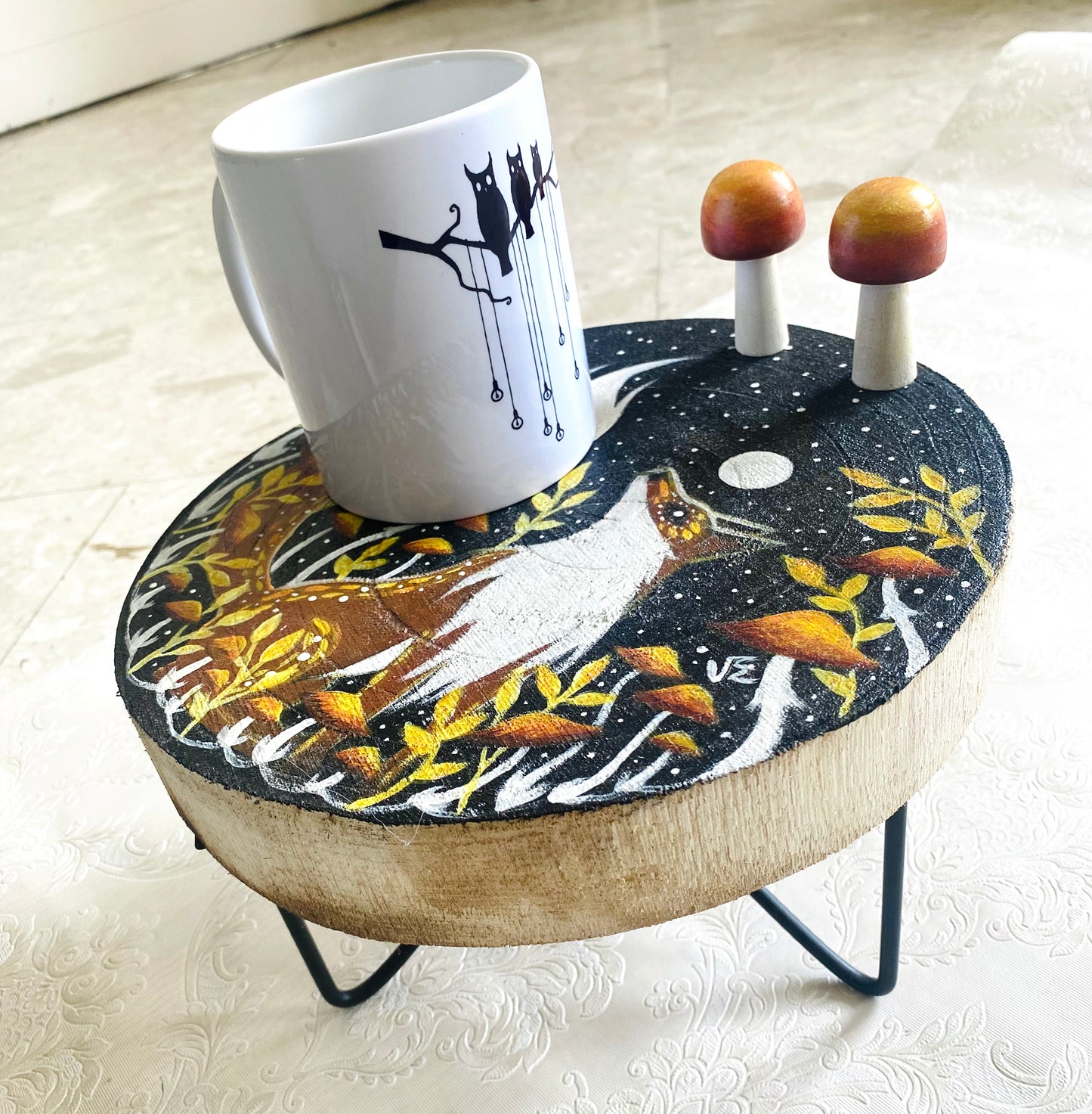 Miniature table/stand / Mini fakorong asztalka