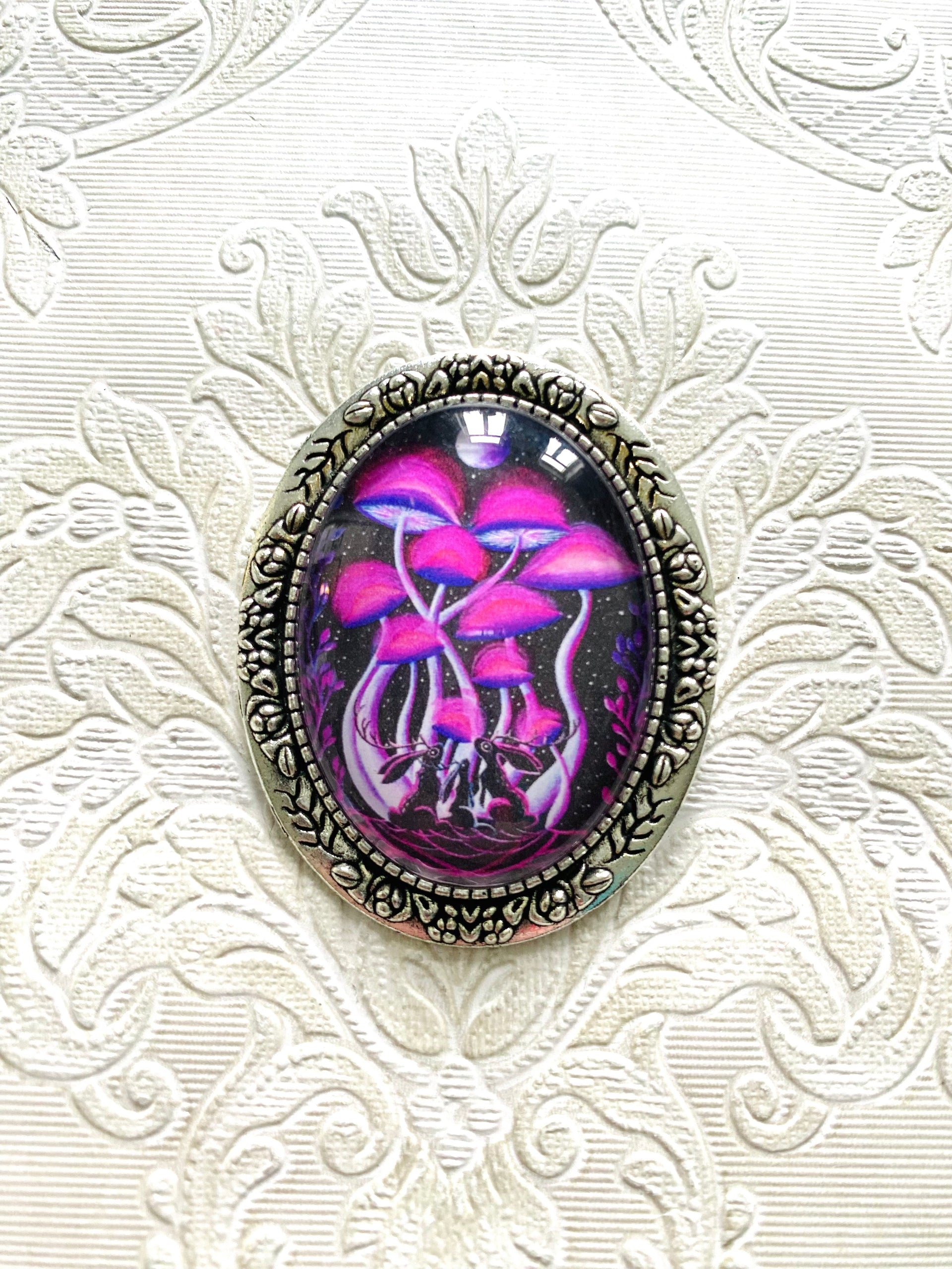 Big oval brooch / Nagy ovális bross egyedi grafikával