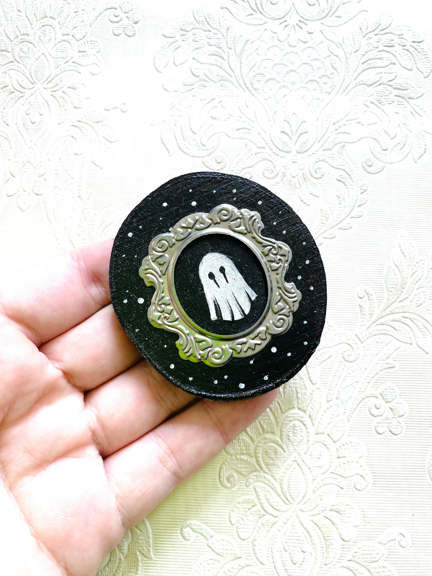 Hand-painted ghostie magnet / Kézzel festett szellem mágnes