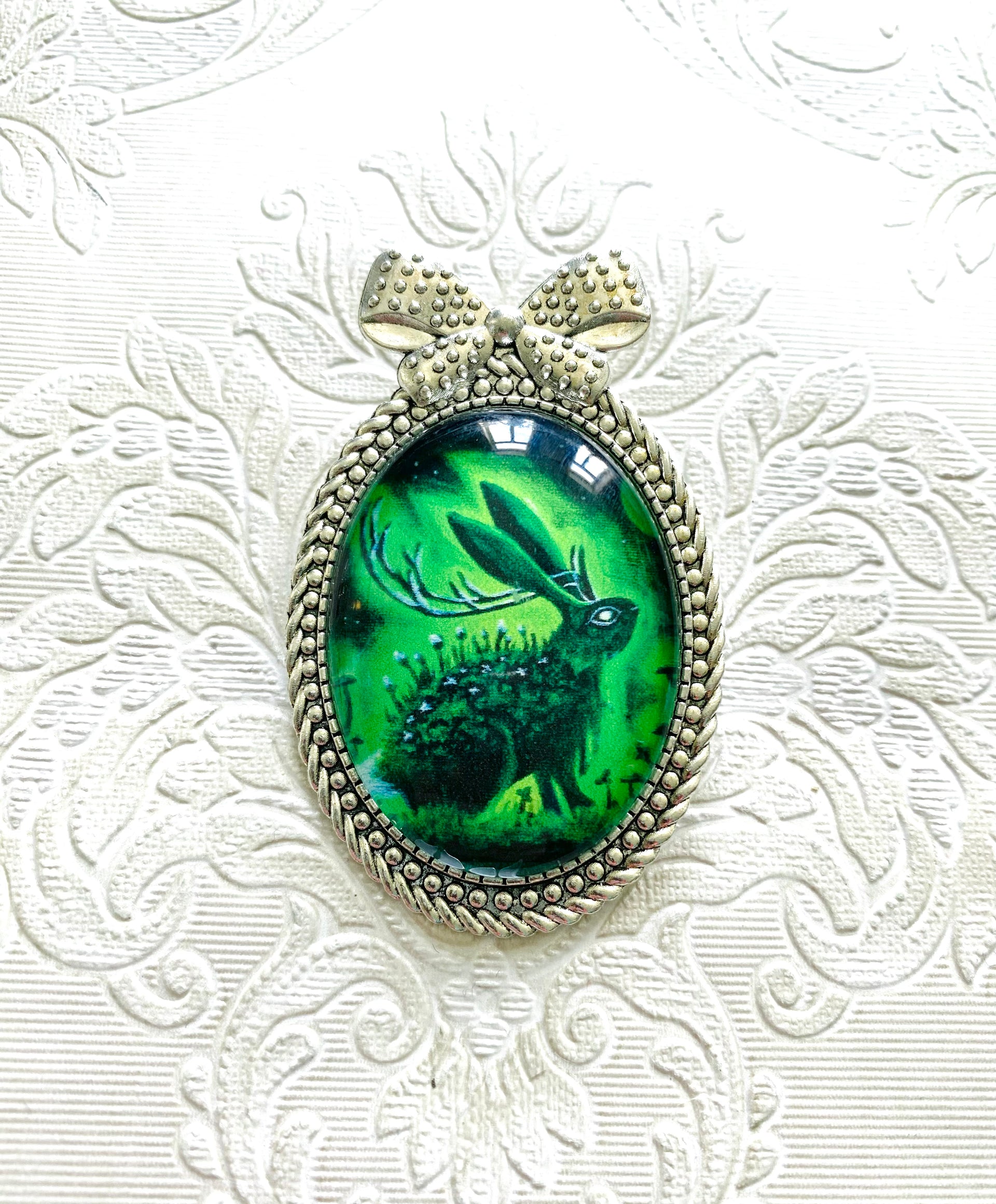 Big oval brooch / Nagy ovális bross egyedi grafikával