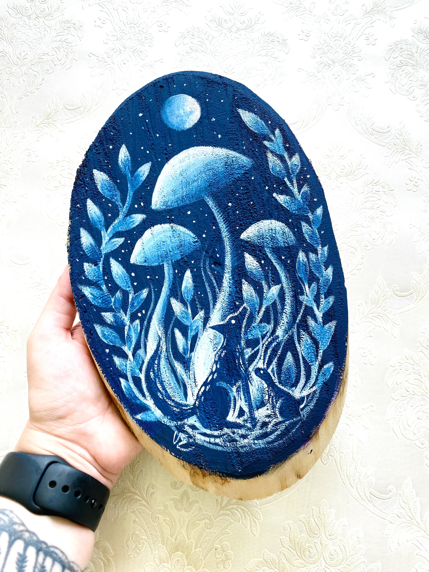 Big oval hand-painted wood slice / Nagy, ovális kézzel festett fakorong