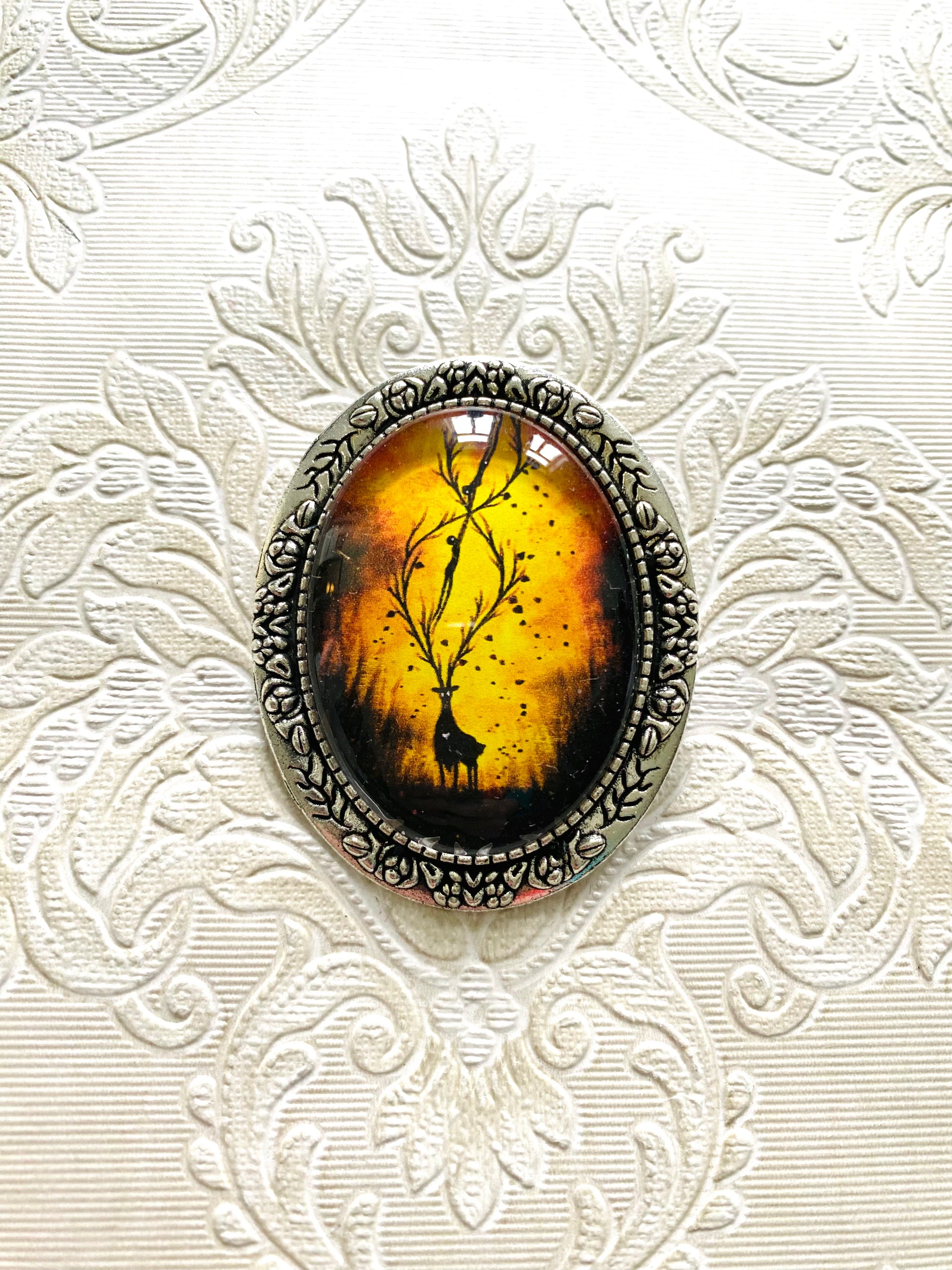 Big oval brooch / Nagy ovális bross egyedi grafikával