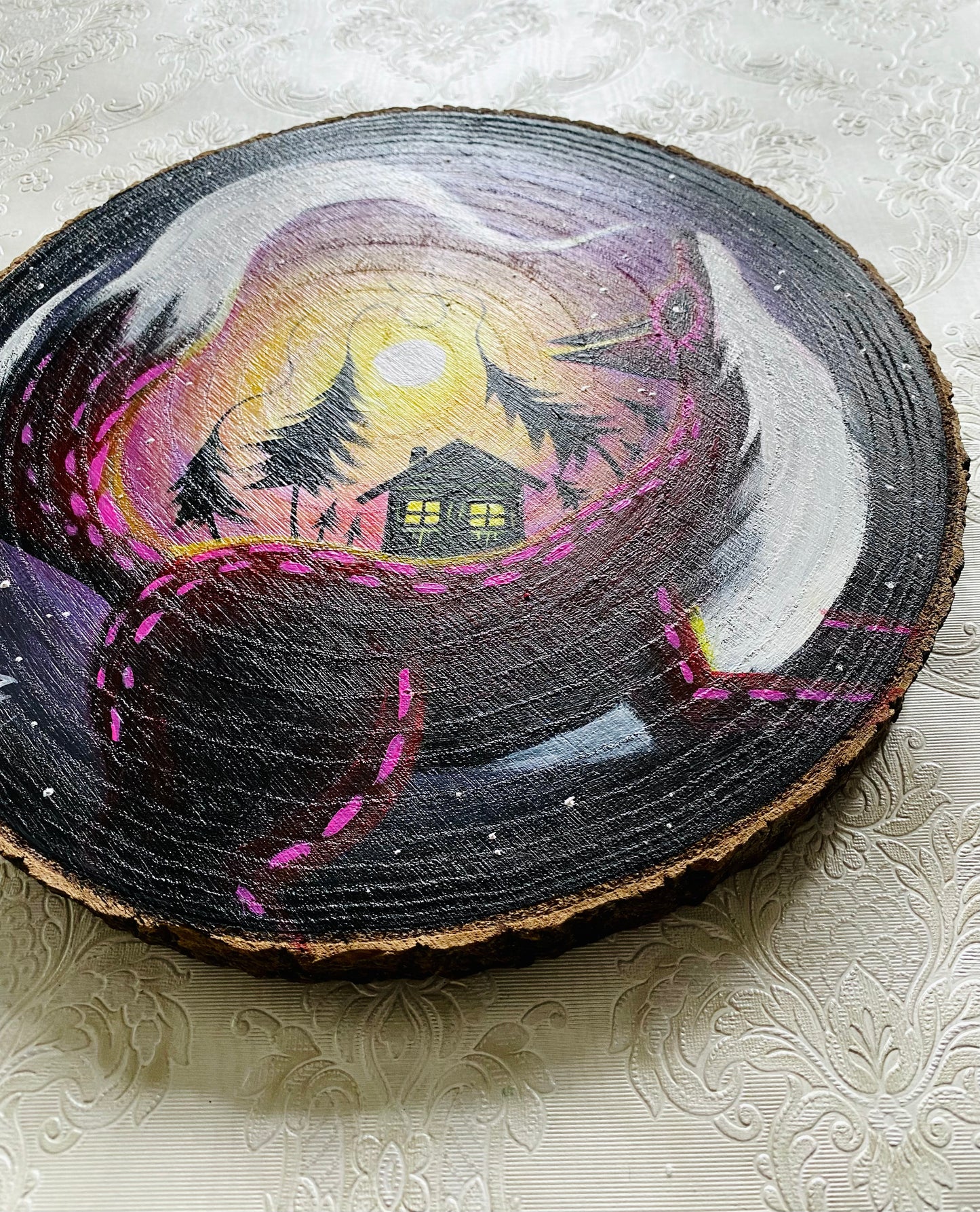 Large round hand-painted wood slice / Nagy, kerek kézzel festett fakorong