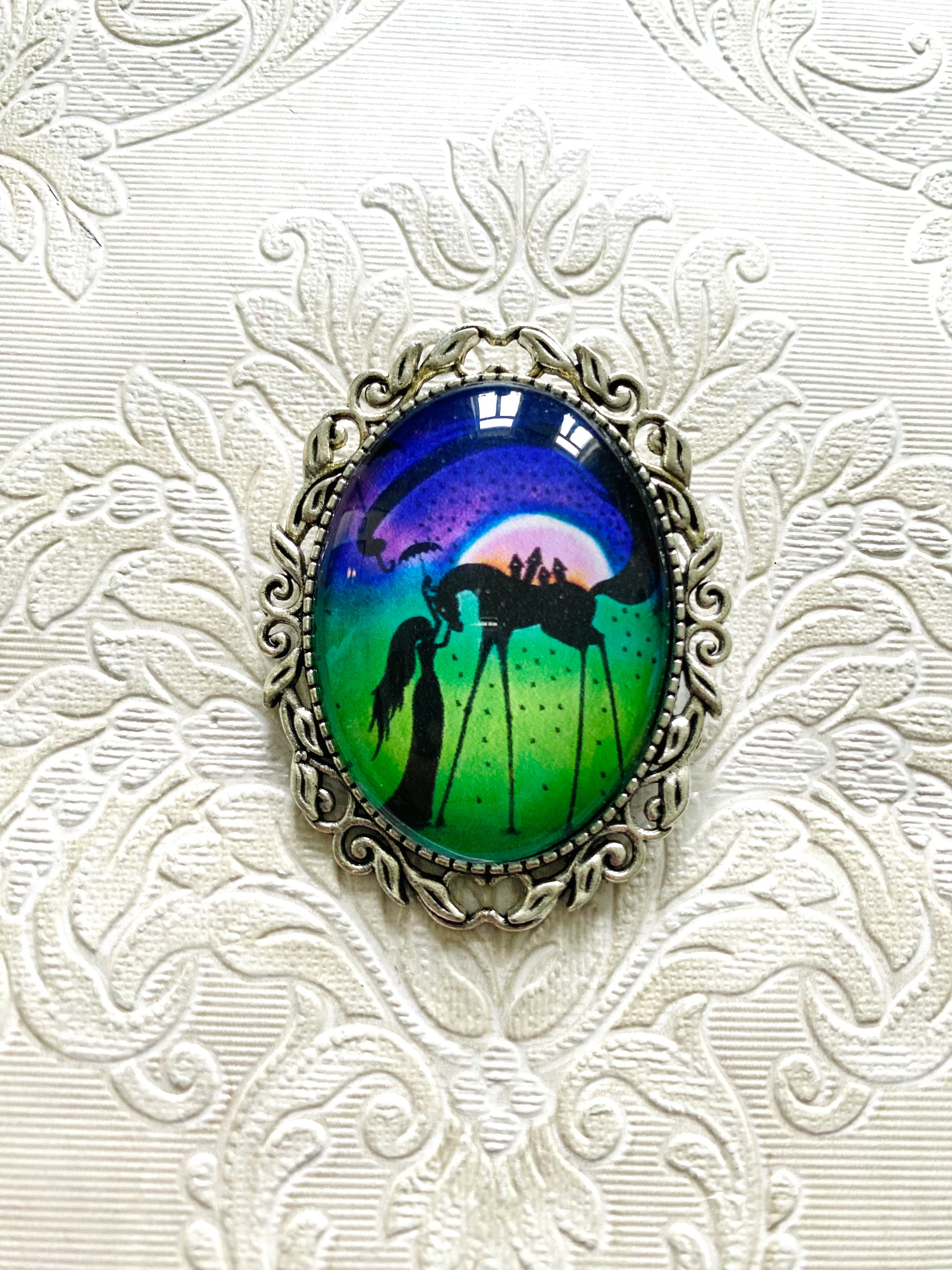 Big oval brooch / Nagy ovális bross egyedi grafikával