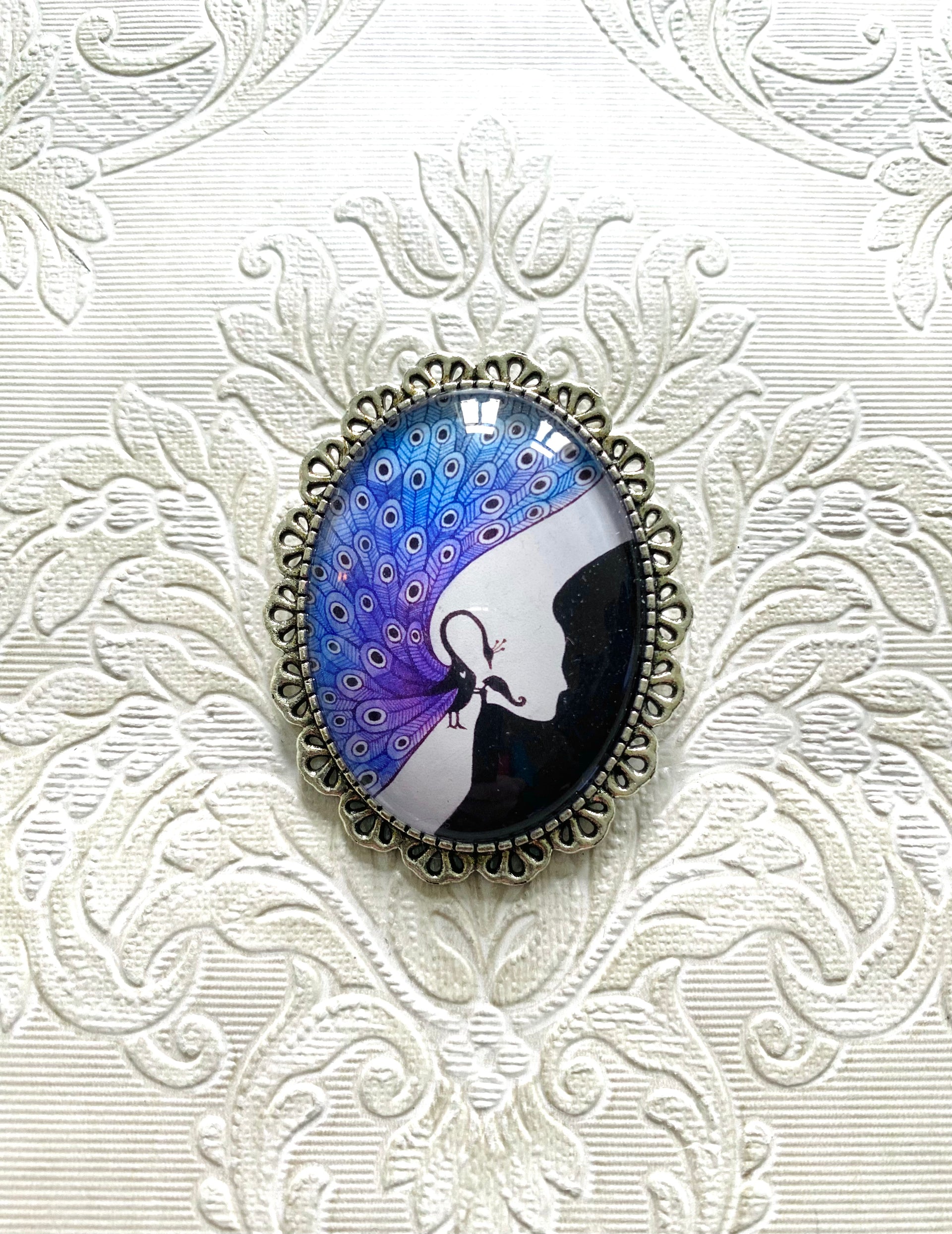 Big oval brooch / Nagy ovális bross egyedi grafikával